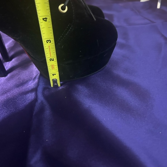 Vero Cuoio Italian Made Black High Heel Bootie. - Picture 14 of 14